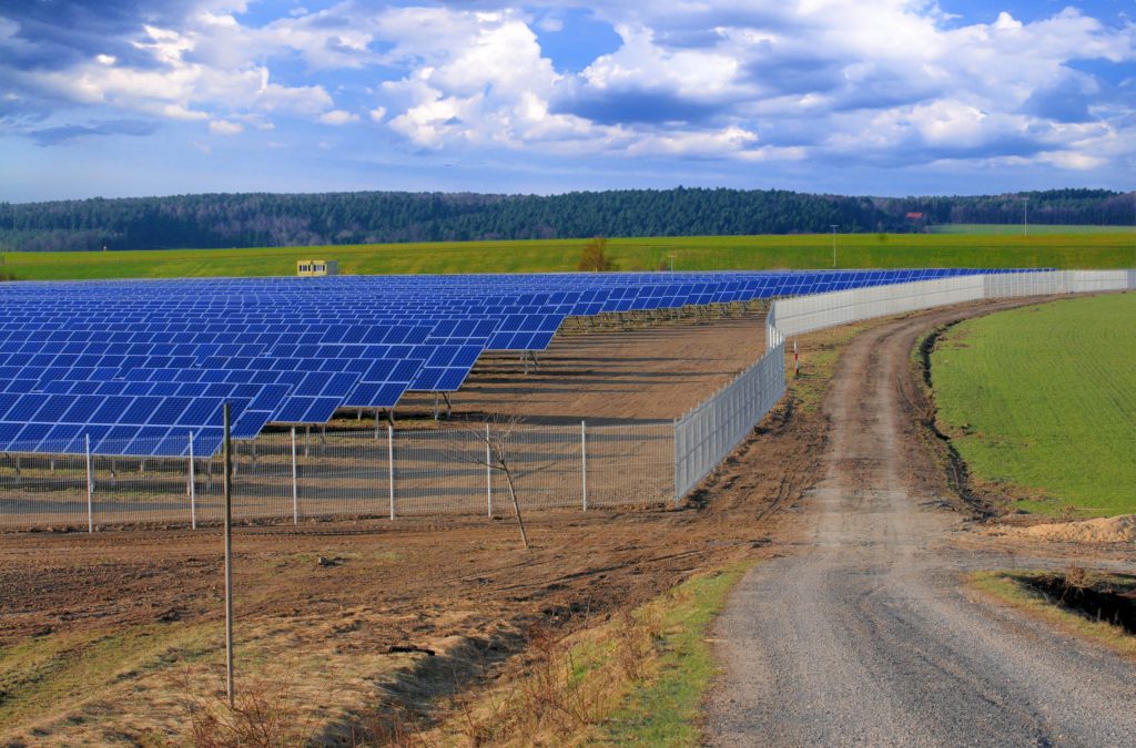 benefits of community solar farm countryside